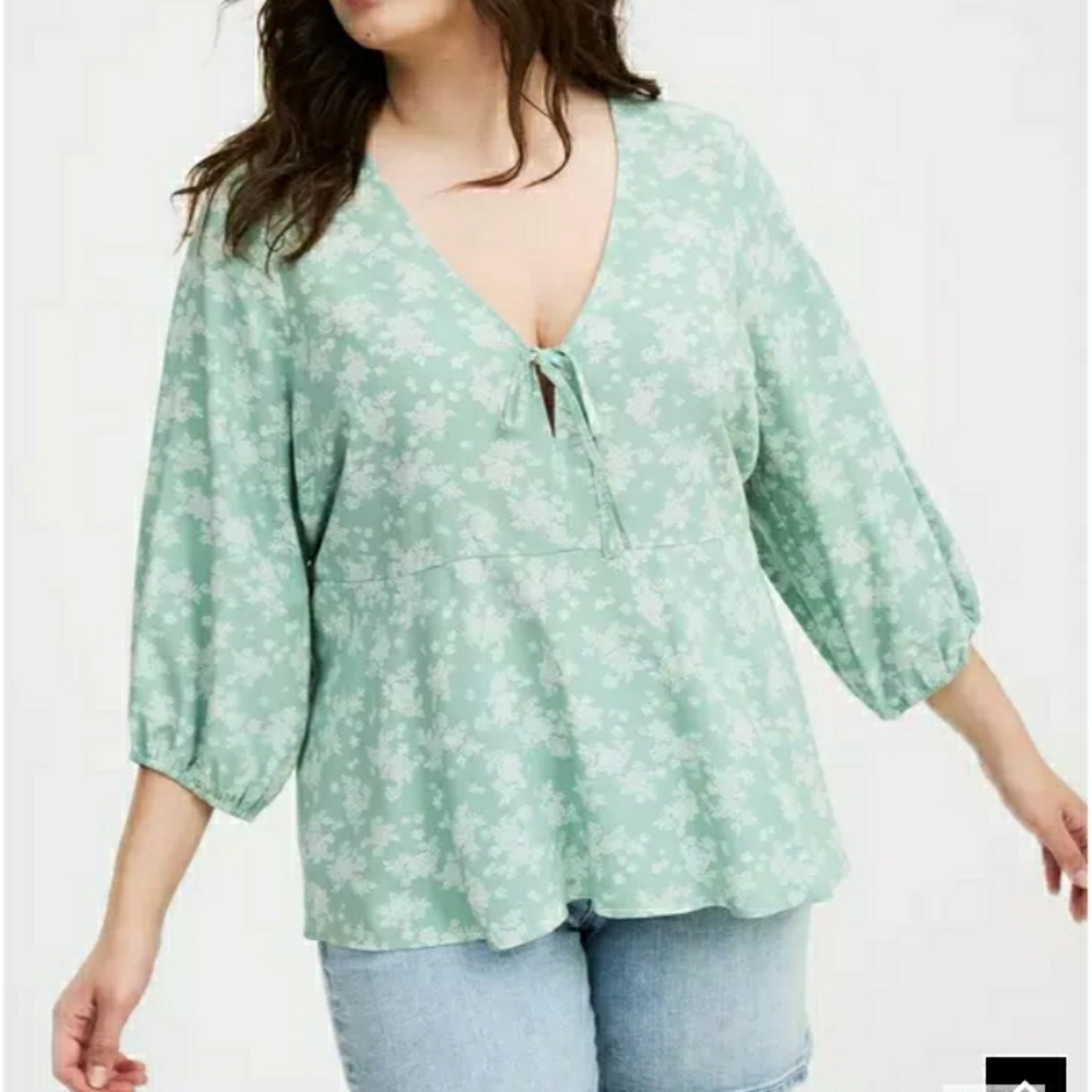 Plus Size 5x Pretty Torrid Top Blouse Green Floral Womens